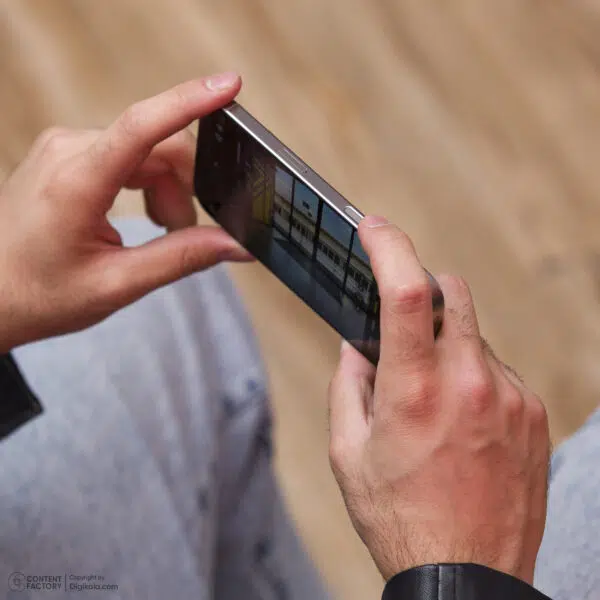 گوشی موبایل اپل مدل iPhone 16 Pro ZAA دو سیم کارت ظرفیت 256 گیگابایت و رم 8 گیگابایت